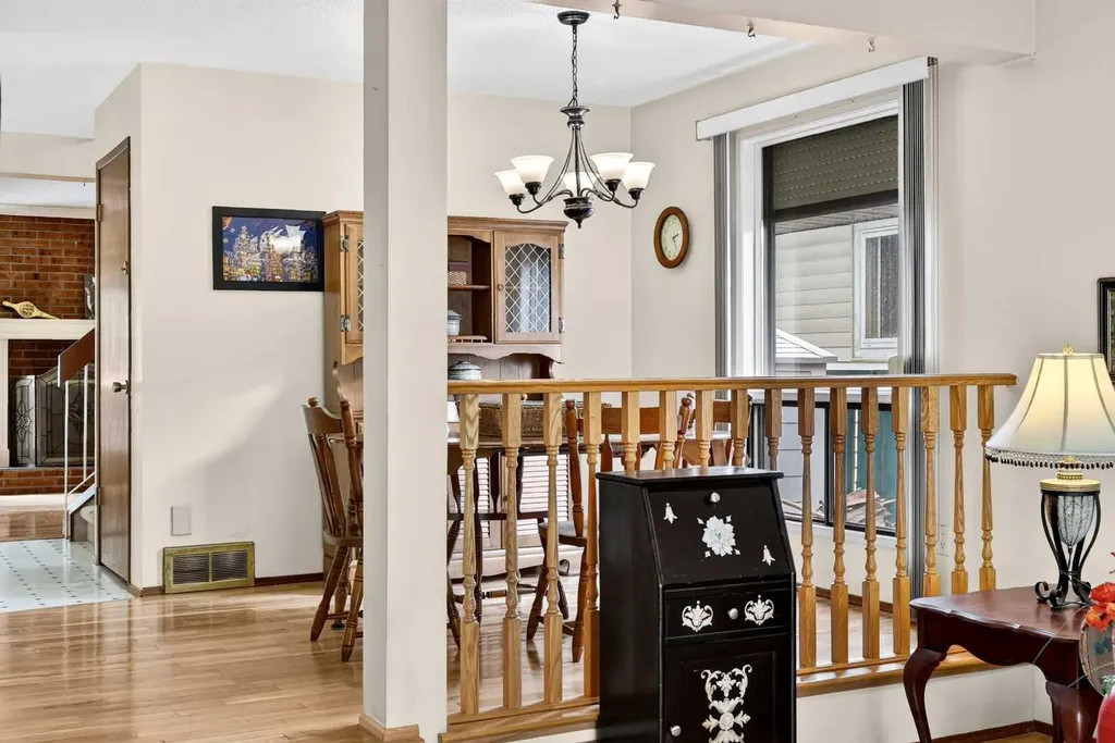 296 Templeton Circle NE Calgary AB T1Y 5R5