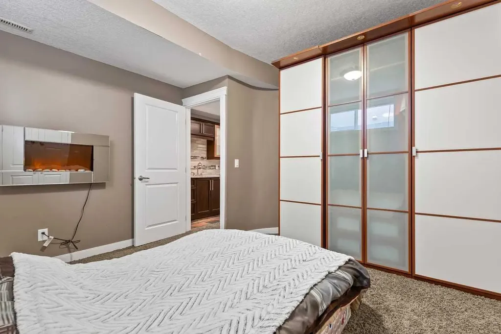 1863 Panatella Boulevard NW Calgary AB T3K 0H3