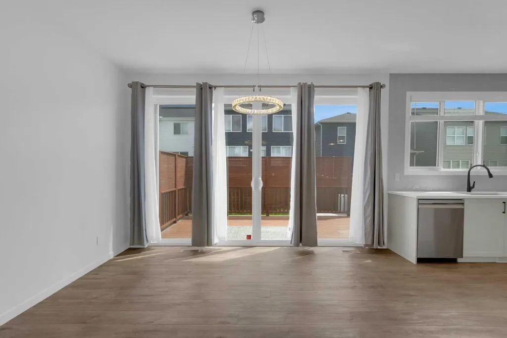 102 Setonstone Manor SE Calgary AB T3M 3G4