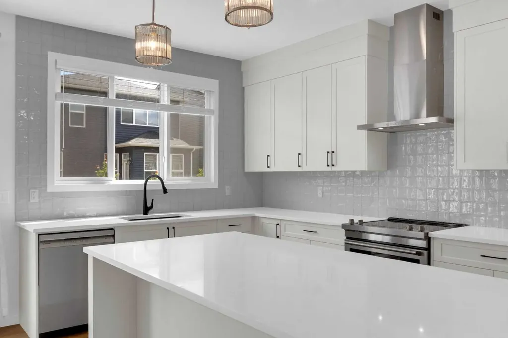 102 Setonstone Manor SE Calgary AB T3M 3G4