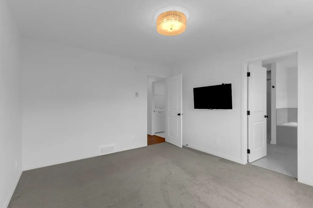 102 Setonstone Manor SE Calgary AB T3M 3G4