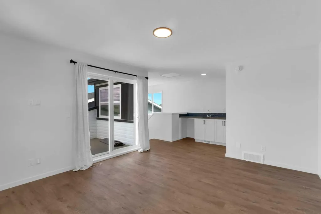 102 Setonstone Manor SE Calgary AB T3M 3G4