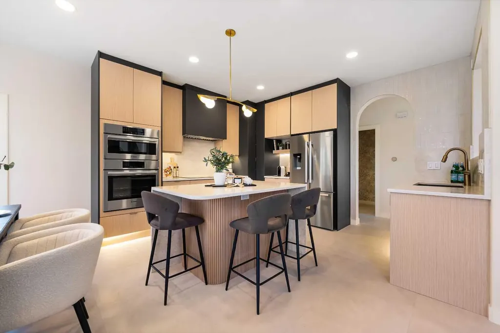 125 Discovery Place SW Calgary AB T3H 4N5