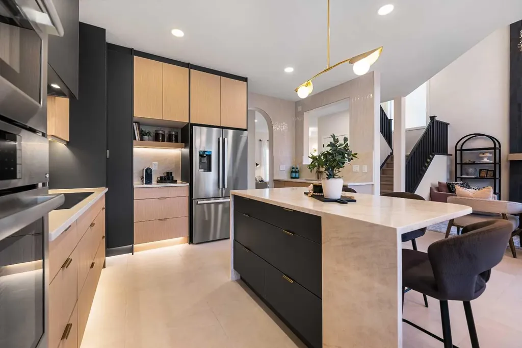 125 Discovery Place SW Calgary AB T3H 4N5