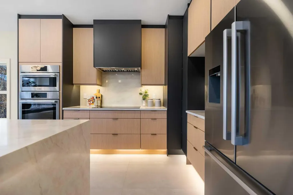 125 Discovery Place SW Calgary AB T3H 4N5