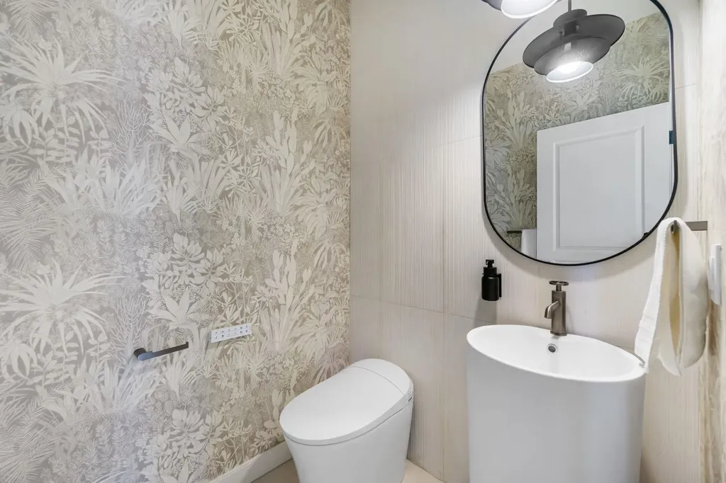 125 Discovery Place SW Calgary AB T3H 4N5