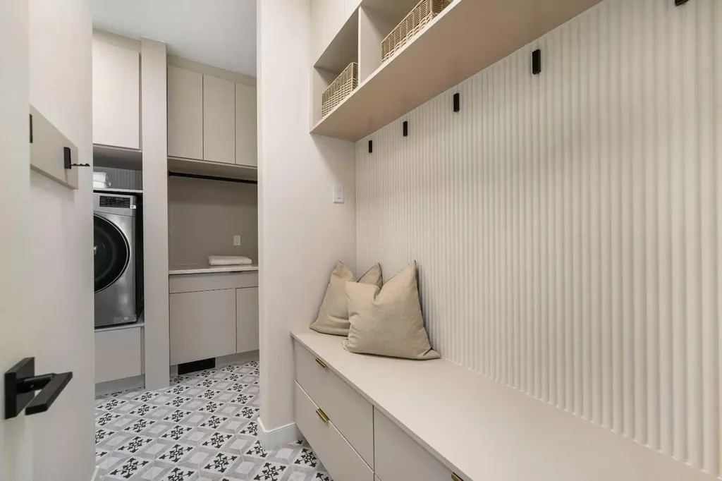125 Discovery Place SW Calgary AB T3H 4N5