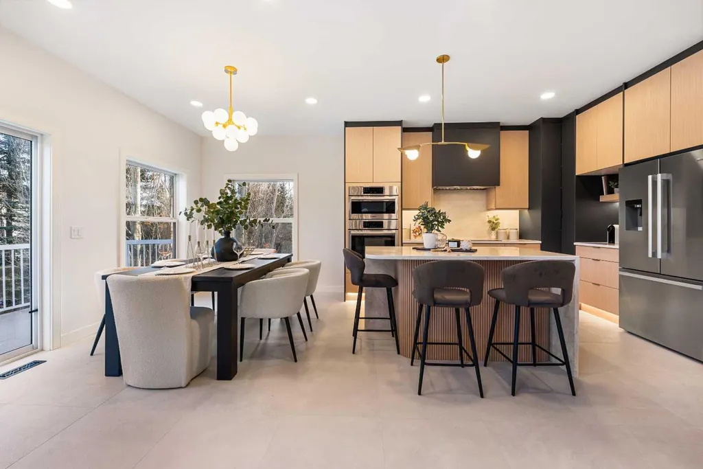 125 Discovery Place SW Calgary AB T3H 4N5