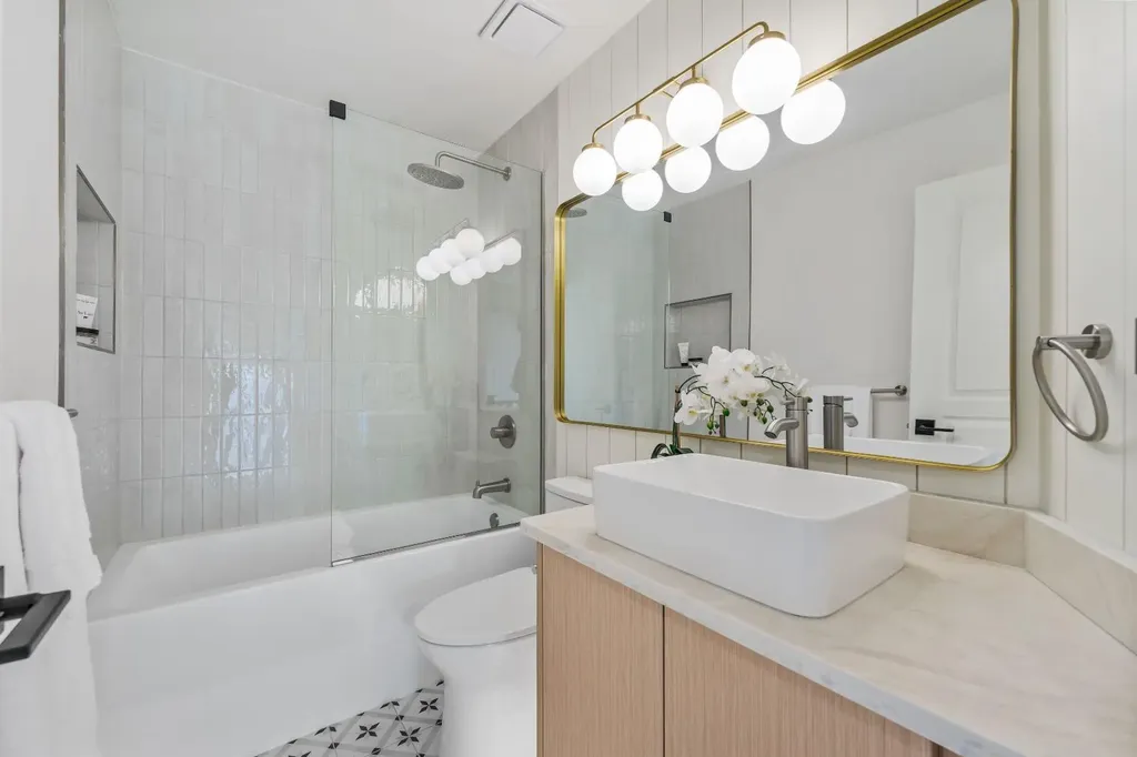 125 Discovery Place SW Calgary AB T3H 4N5