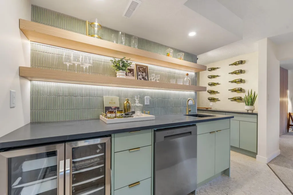 125 Discovery Place SW Calgary AB T3H 4N5