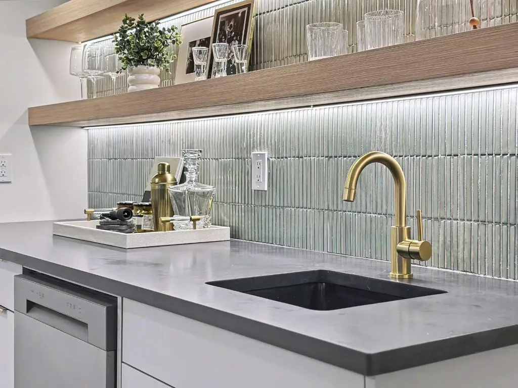 125 Discovery Place SW Calgary AB T3H 4N5