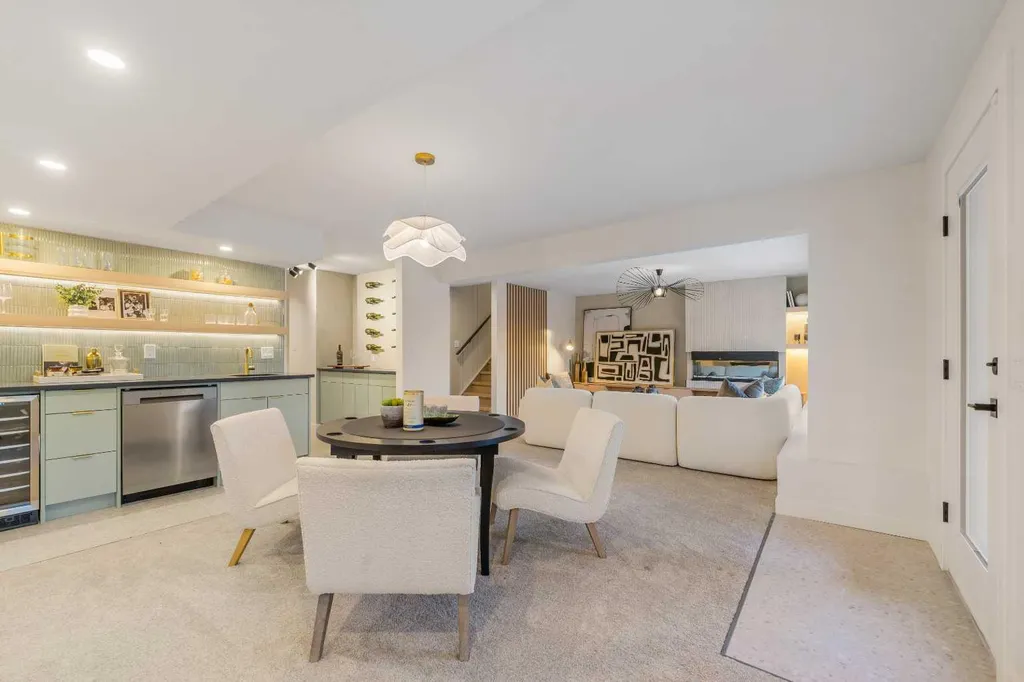 125 Discovery Place SW Calgary AB T3H 4N5