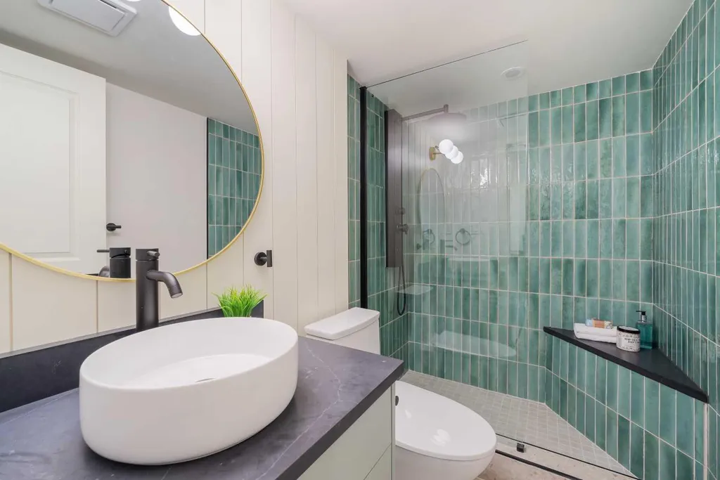 125 Discovery Place SW Calgary AB T3H 4N5