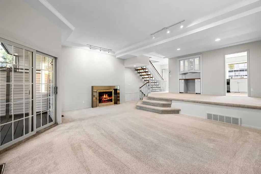 4037 42 Street NW Calgary AB T3A2M9