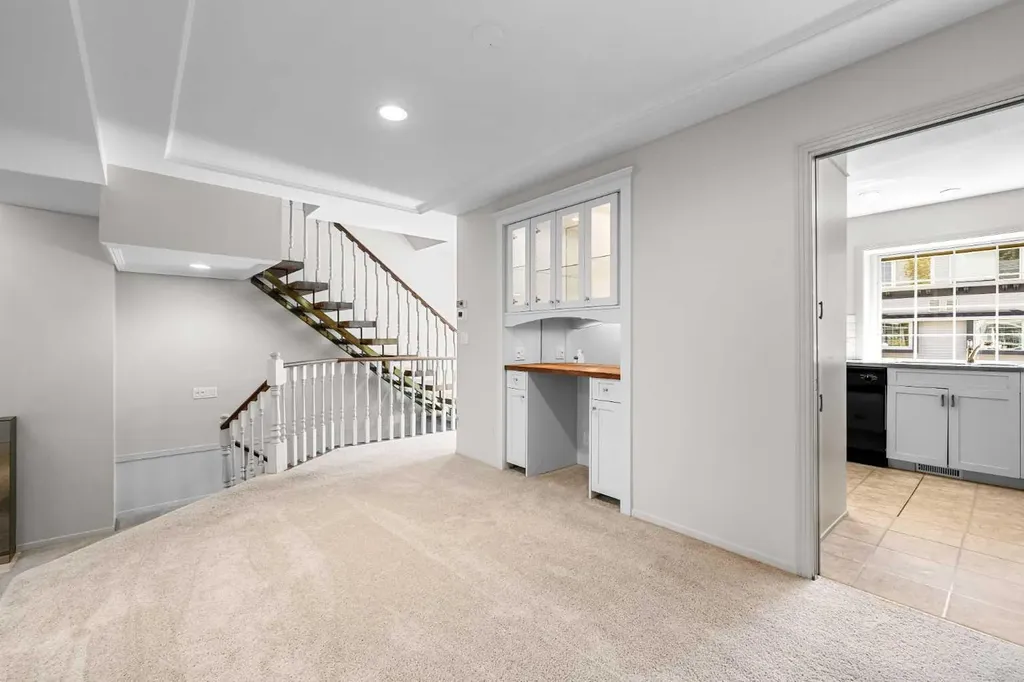 4037 42 Street NW Calgary AB T3A2M9