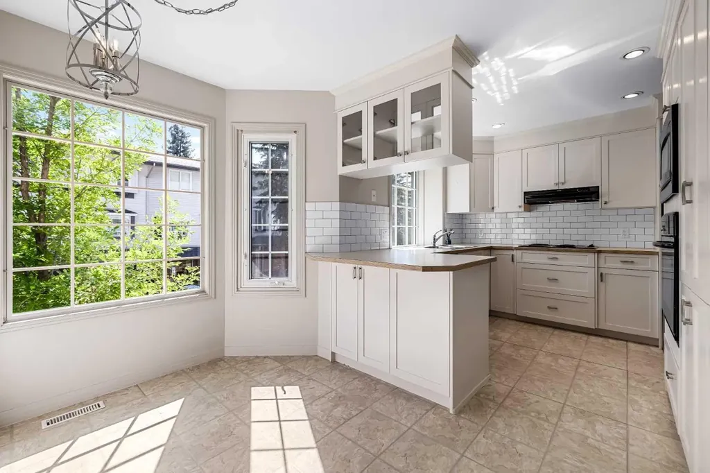 4037 42 Street NW Calgary AB T3A2M9