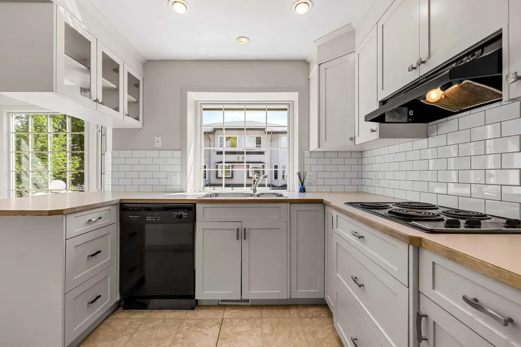 4037 42 Street NW Calgary AB T3A2M9