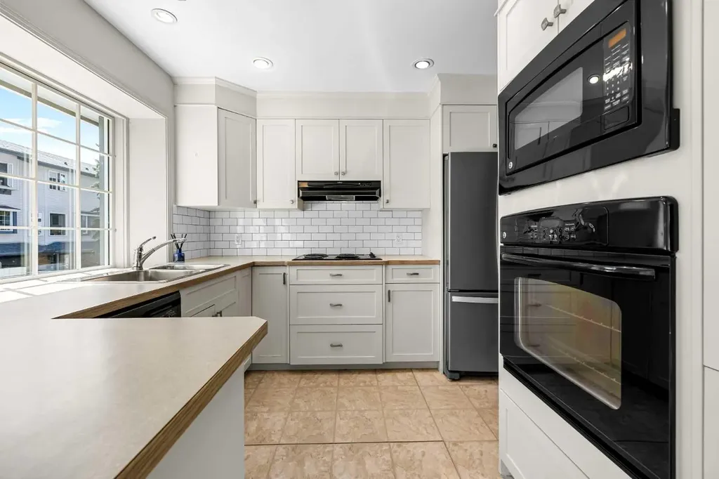 4037 42 Street NW Calgary AB T3A2M9