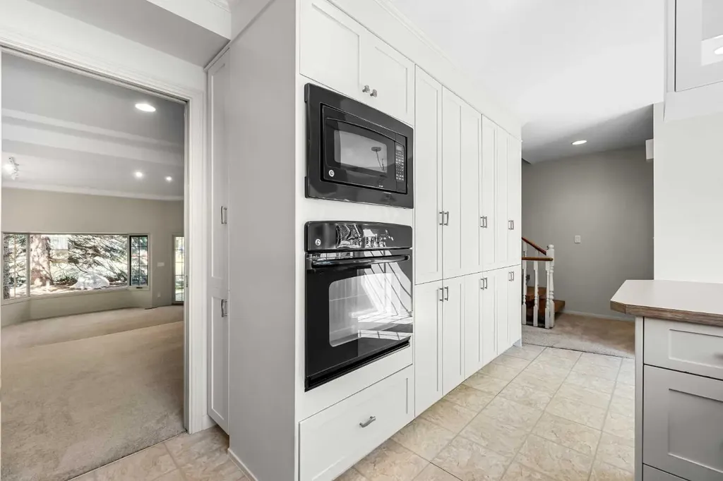 4037 42 Street NW Calgary AB T3A2M9