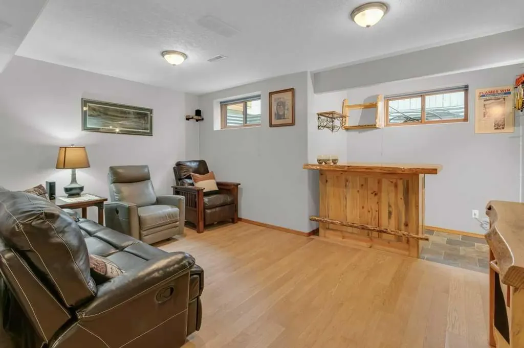 116 West Terrace Point Cochrane AB T4C 1R6
