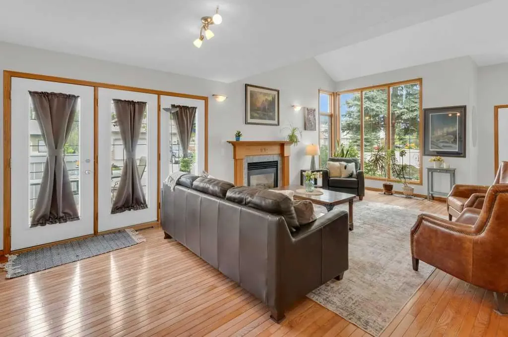 116 West Terrace Point Cochrane AB T4C 1R6