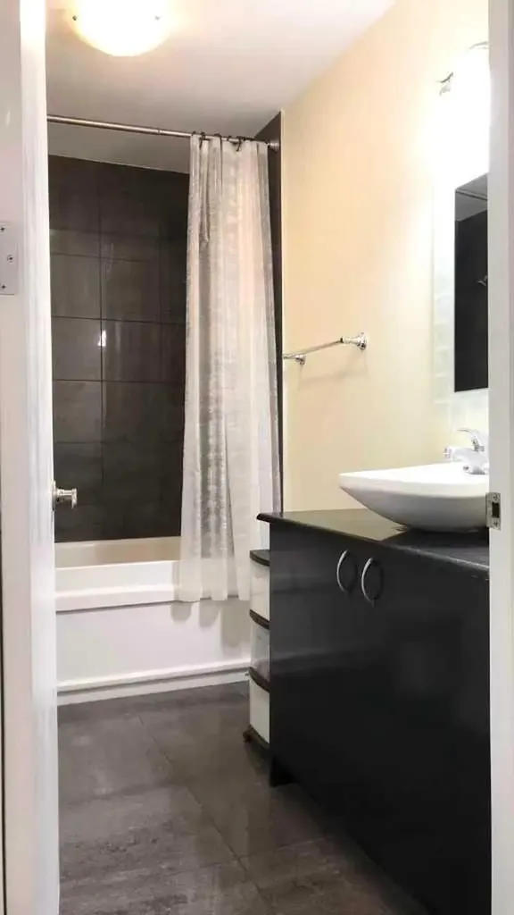 706 15 Avenue SW Calgary AB T2R 0R7