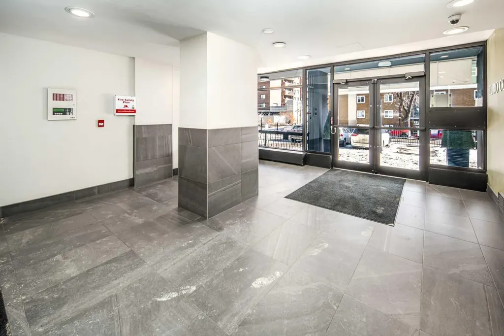 706 15 Avenue SW Calgary AB T2R 0R7
