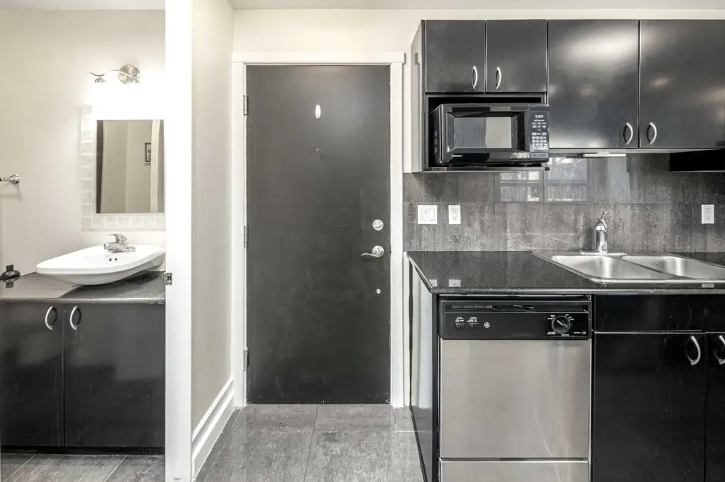 706 15 Avenue SW Calgary AB T2R 0R7