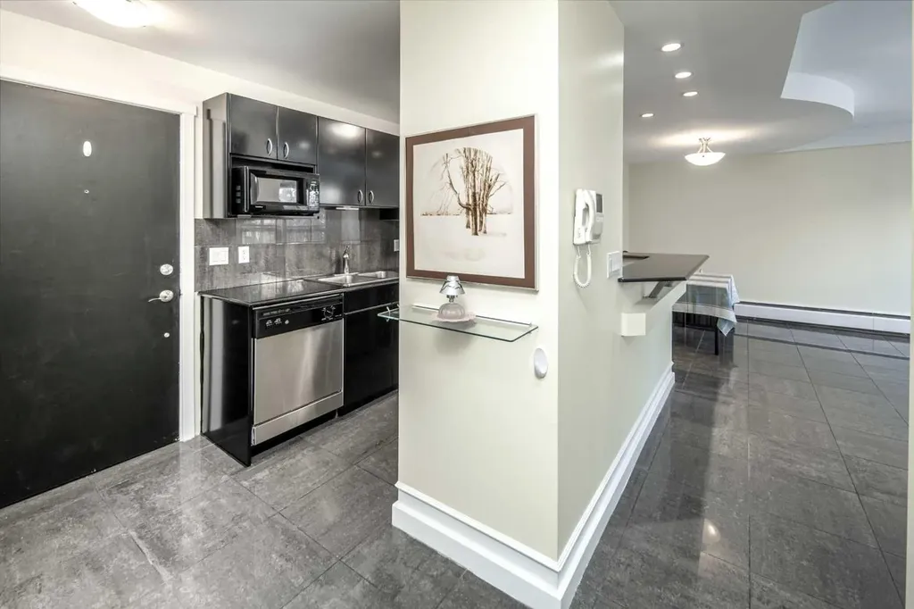 706 15 Avenue SW Calgary AB T2R 0R7
