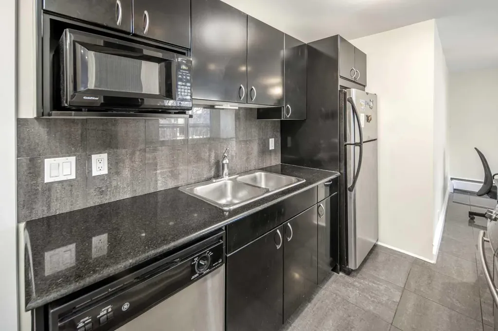 706 15 Avenue SW Calgary AB T2R 0R7