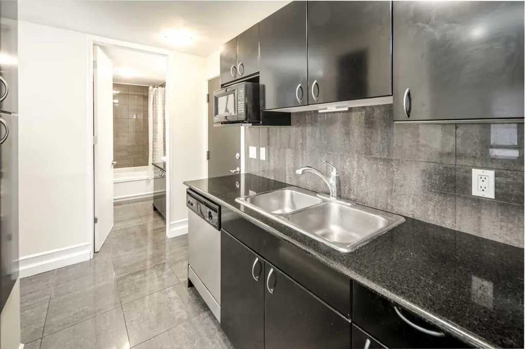 706 15 Avenue SW Calgary AB T2R 0R7