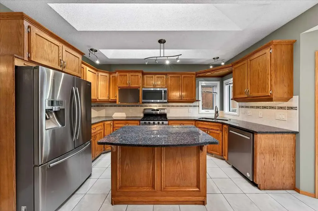 86 Douglas Woods Close SE Calgary AB T2Z 1Z5