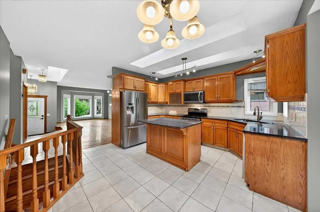 86 Douglas Woods Close SE Calgary AB T2Z 1Z5