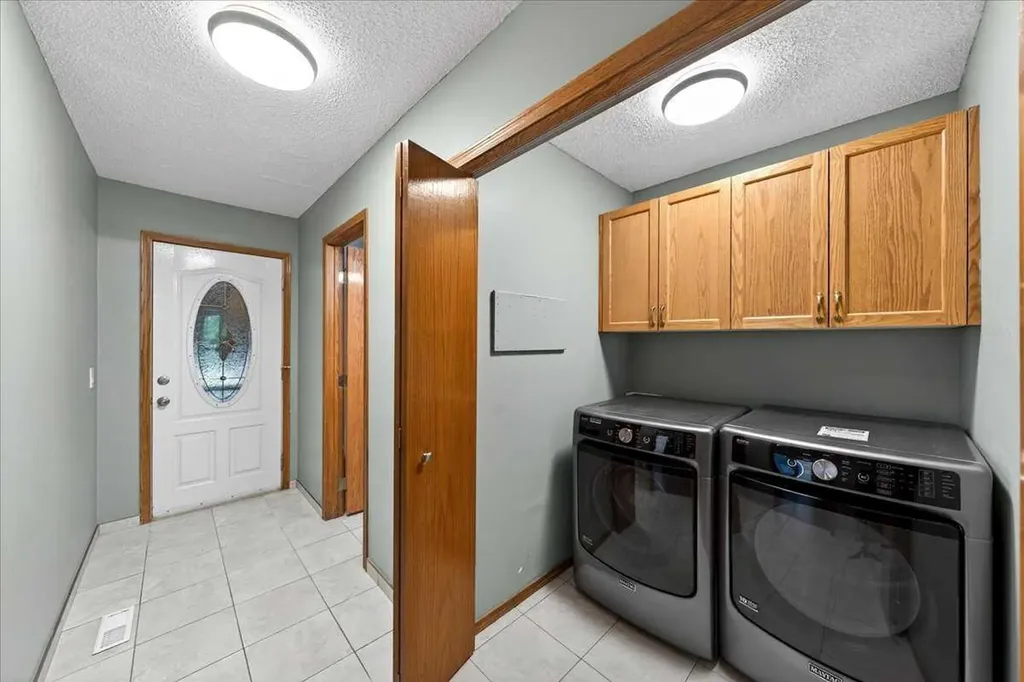 86 Douglas Woods Close SE Calgary AB T2Z 1Z5
