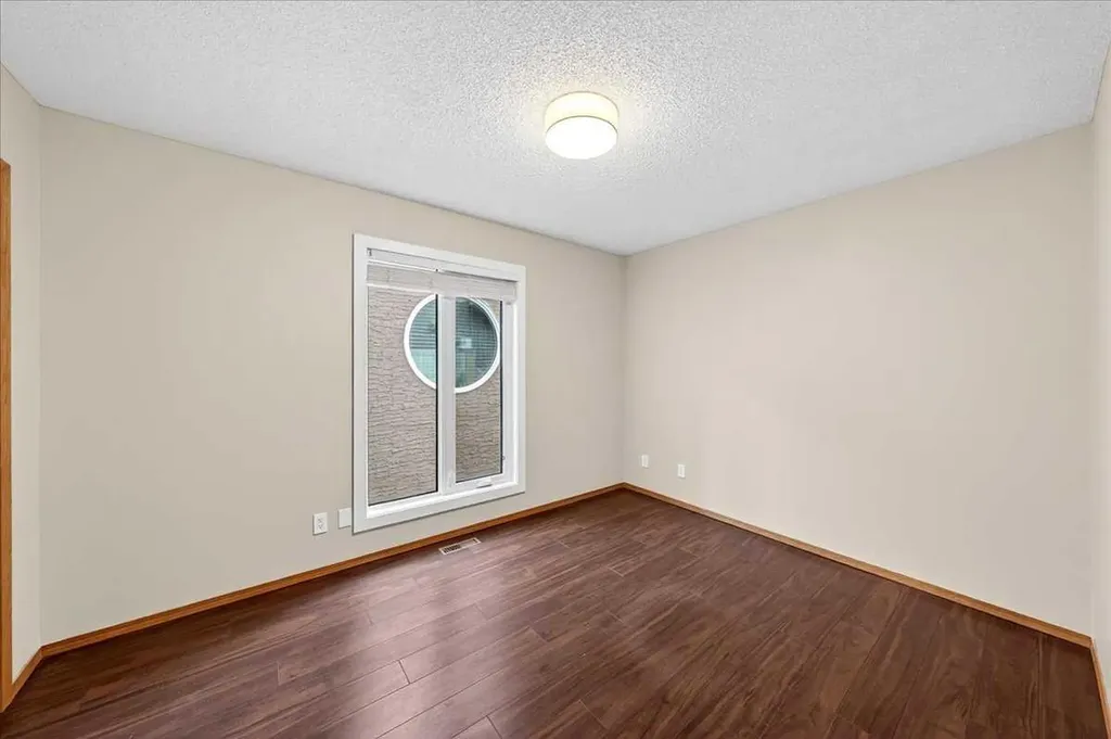 86 Douglas Woods Close SE Calgary AB T2Z 1Z5