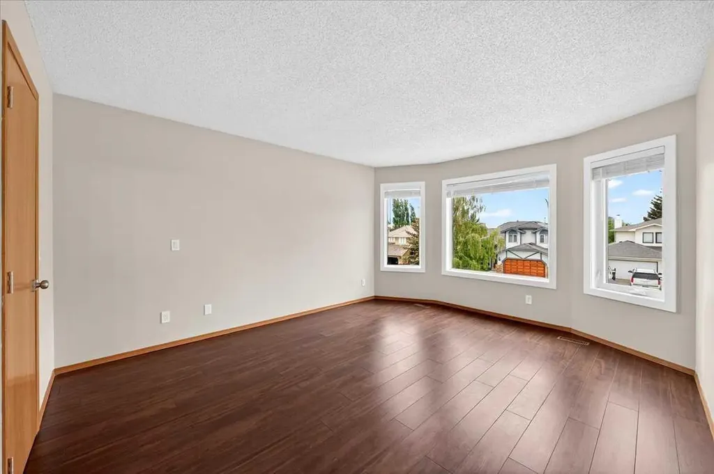 86 Douglas Woods Close SE Calgary AB T2Z 1Z5