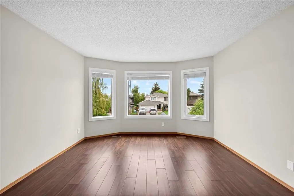 86 Douglas Woods Close SE Calgary AB T2Z 1Z5