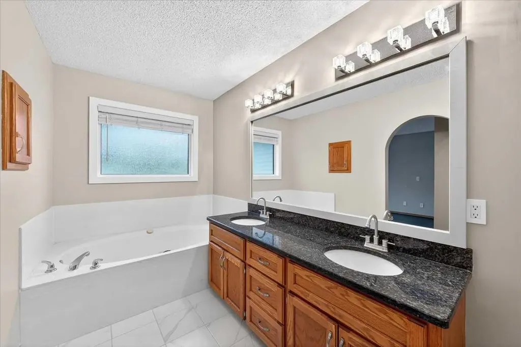 86 Douglas Woods Close SE Calgary AB T2Z 1Z5