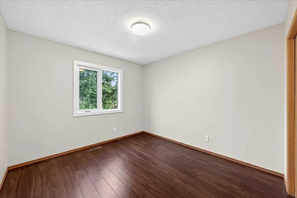 86 Douglas Woods Close SE Calgary AB T2Z 1Z5