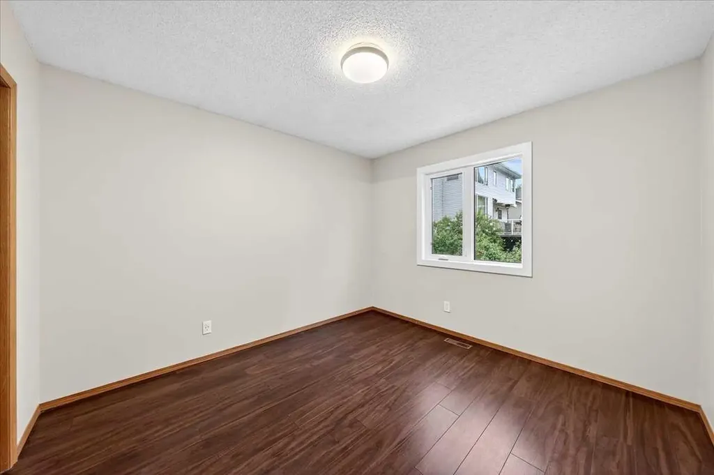 86 Douglas Woods Close SE Calgary AB T2Z 1Z5