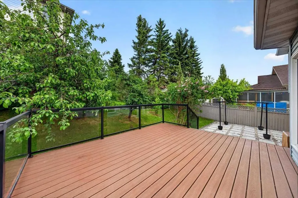 86 Douglas Woods Close SE Calgary AB T2Z 1Z5