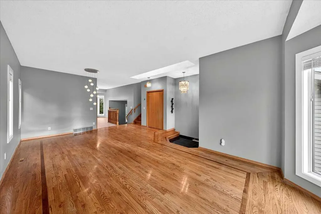 86 Douglas Woods Close SE Calgary AB T2Z 1Z5