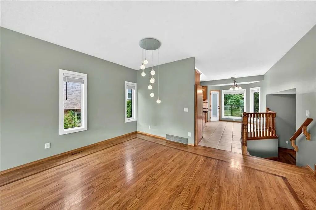 86 Douglas Woods Close SE Calgary AB T2Z 1Z5