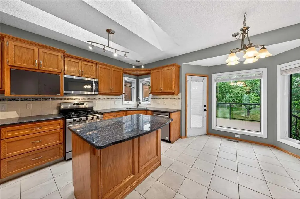 86 Douglas Woods Close SE Calgary AB T2Z 1Z5