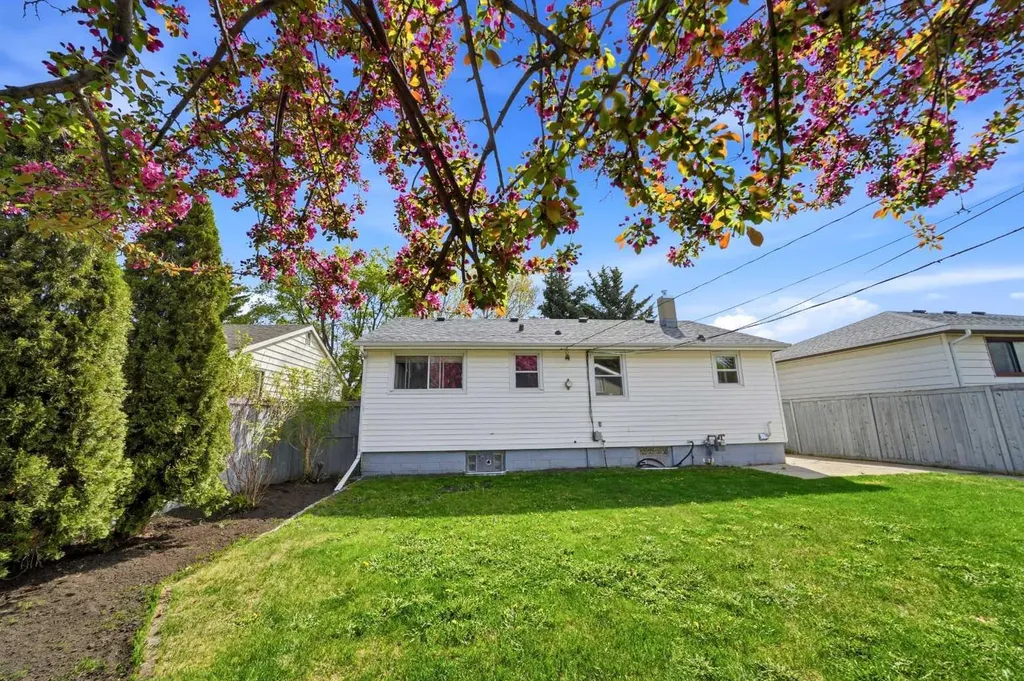 4410 40a Avenue Red Deer AB T4N 2X4
