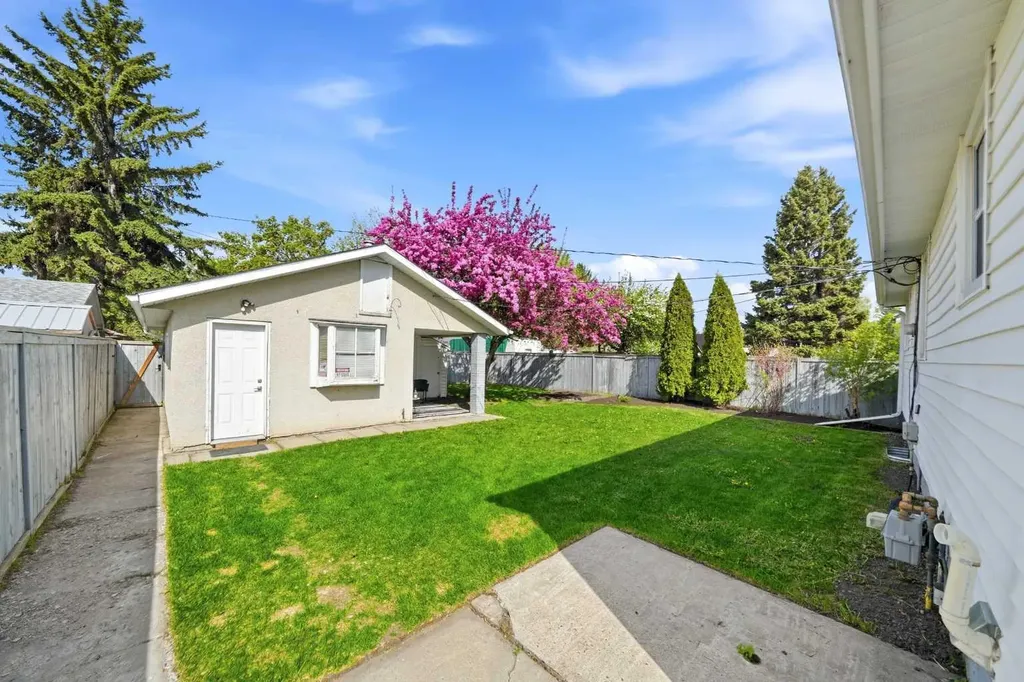 4410 40a Avenue Red Deer AB T4N 2X4