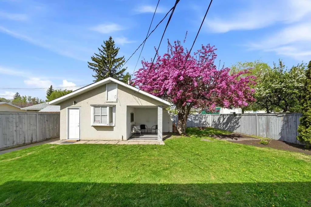 4410 40a Avenue Red Deer AB T4N 2X4