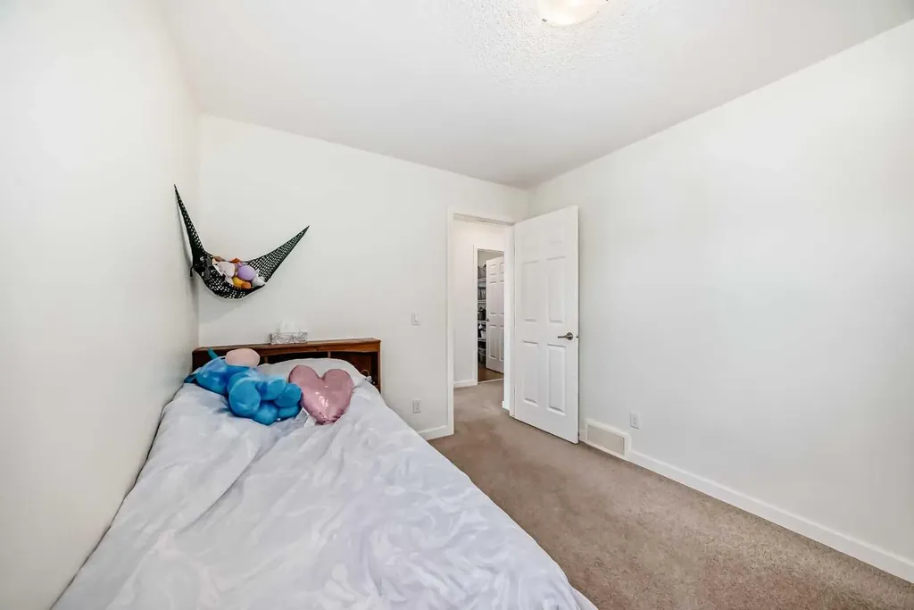 33 Redstone Drive NE Calgary AB T3N 0N2