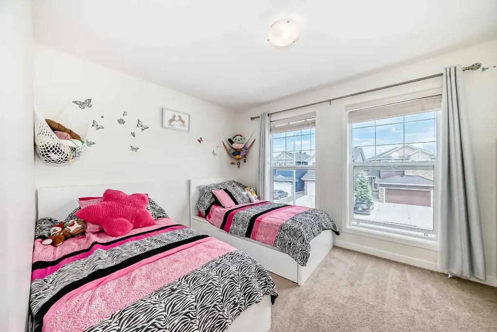 33 Redstone Drive NE Calgary AB T3N 0N2