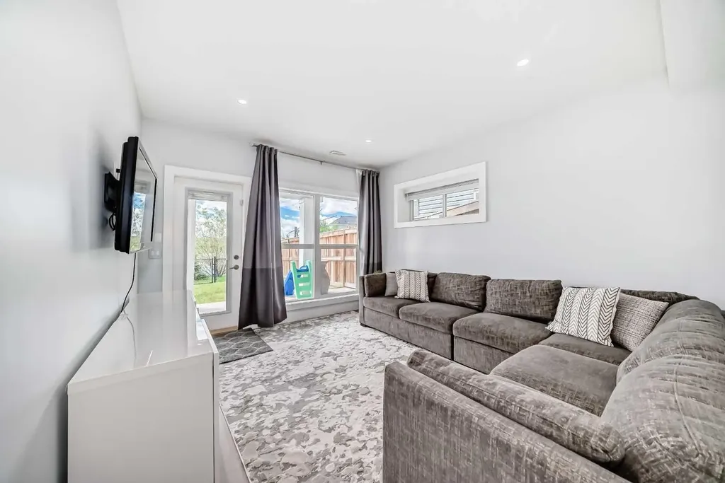 33 Redstone Drive NE Calgary AB T3N 0N2